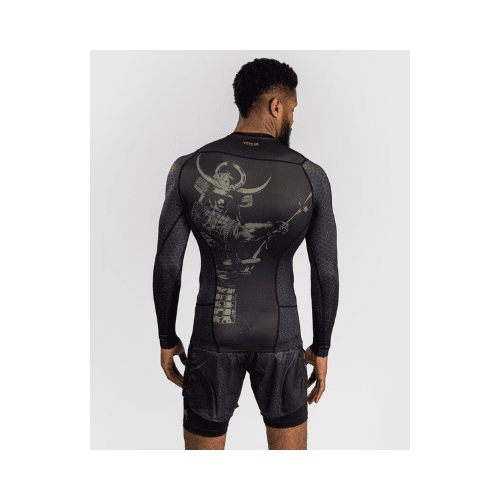 Venum x Assassin's Creed Shadows rashguard dugih rukava – crni - Slika 2