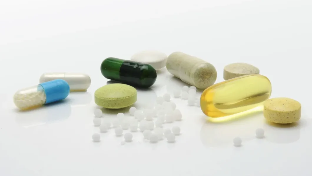 Različiti dodaci prehrani i suplementi u kapsulama i tabletama